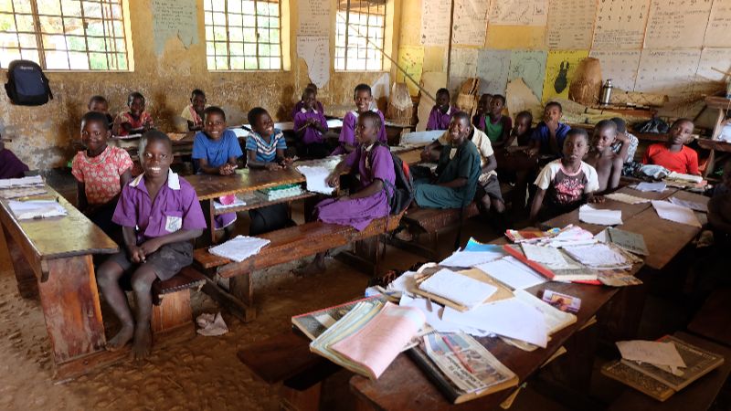 Schulklasse in Uganda